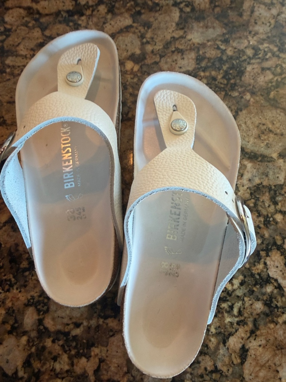 Birkenstock White Gizah Pebble Leather Sandals with Silver Big Buckle - Size 38 - Picture 2 of 5